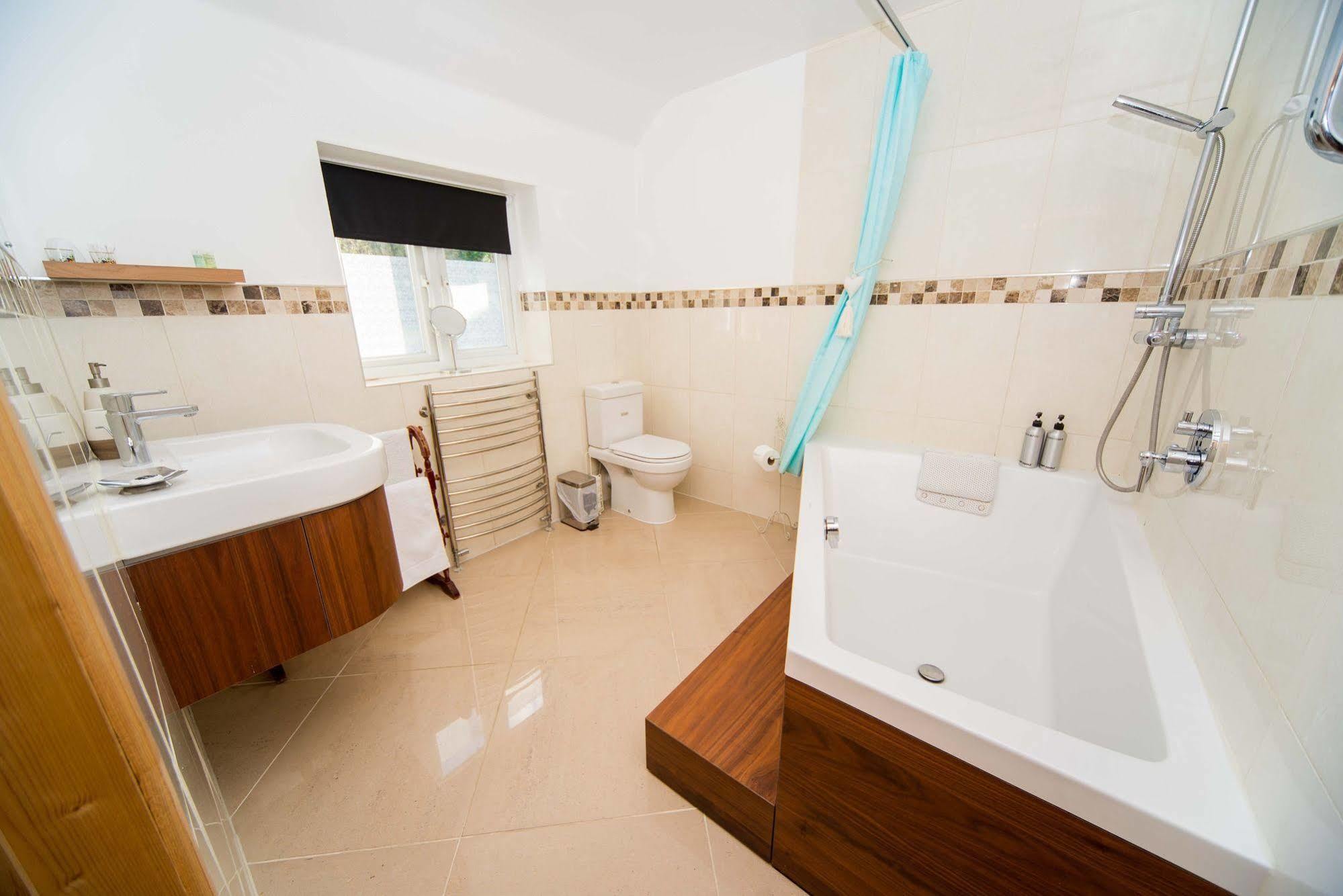 Stunning Countryside Views & Private Balcony! Cozy Room, 3 Miles To Lyme Regis - Free Parking & Wifi アクスミンスター エクステリア 写真