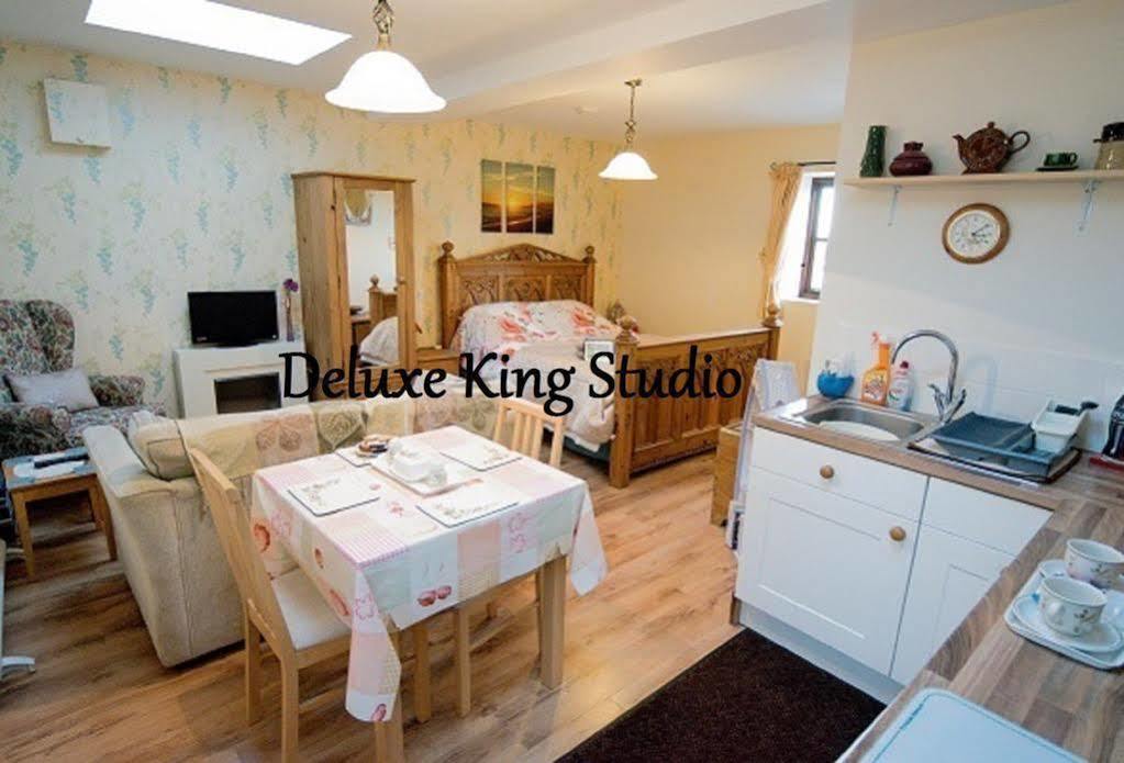Stunning Countryside Views & Private Balcony! Cozy Room, 3 Miles To Lyme Regis - Free Parking & Wifi アクスミンスター エクステリア 写真