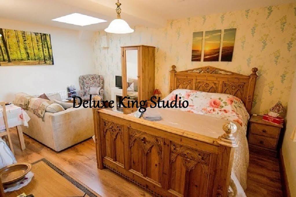 Stunning Countryside Views & Private Balcony! Cozy Room, 3 Miles To Lyme Regis - Free Parking & Wifi アクスミンスター エクステリア 写真