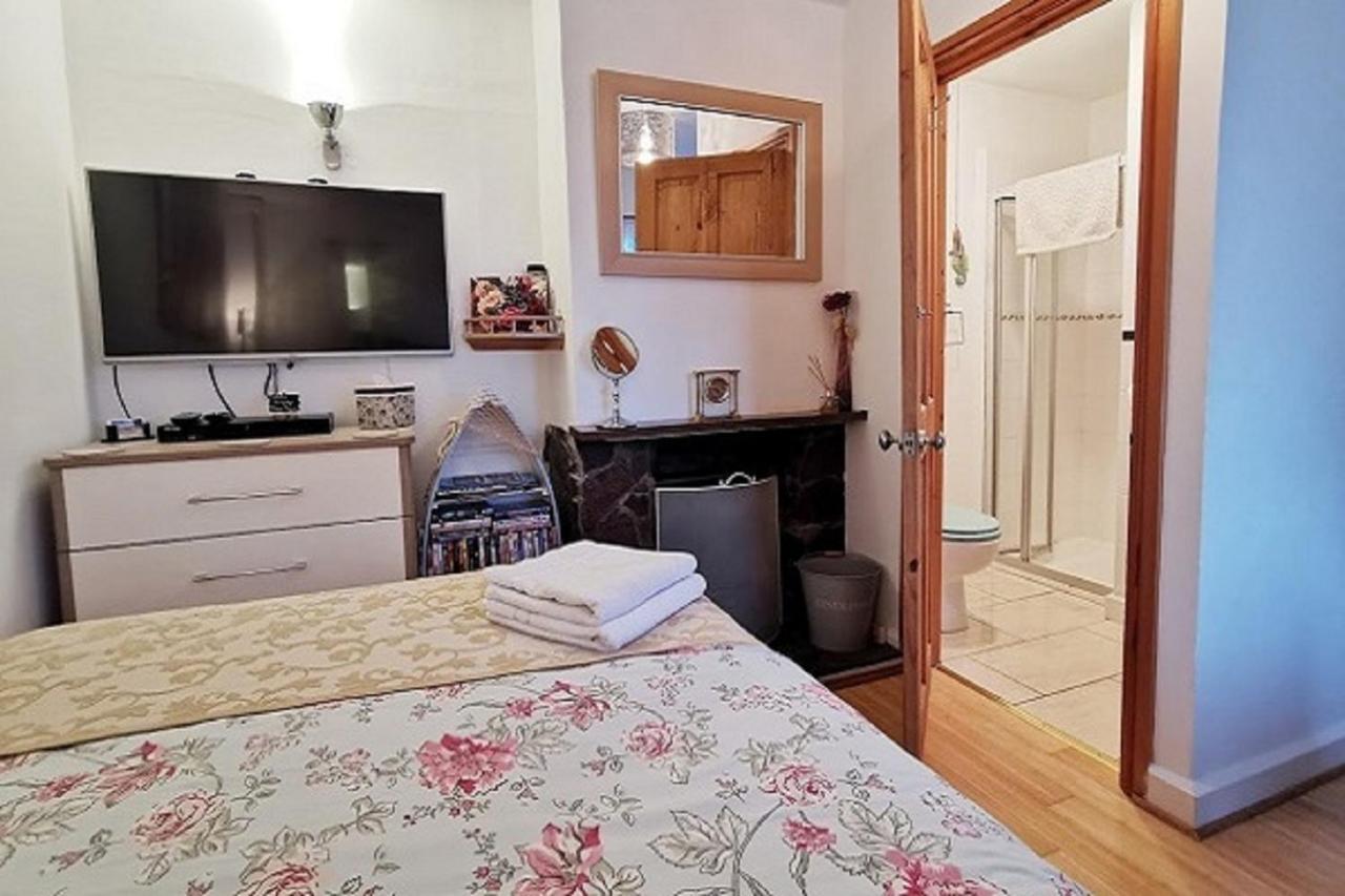 Stunning Countryside Views & Private Balcony! Cozy Room, 3 Miles To Lyme Regis - Free Parking & Wifi アクスミンスター エクステリア 写真