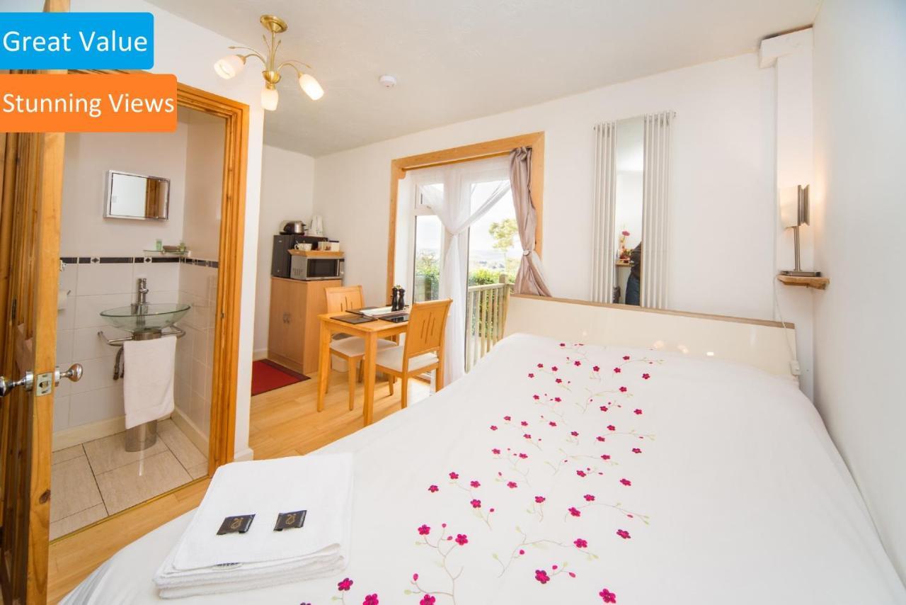 Stunning Countryside Views & Private Balcony! Cozy Room, 3 Miles To Lyme Regis - Free Parking & Wifi アクスミンスター エクステリア 写真